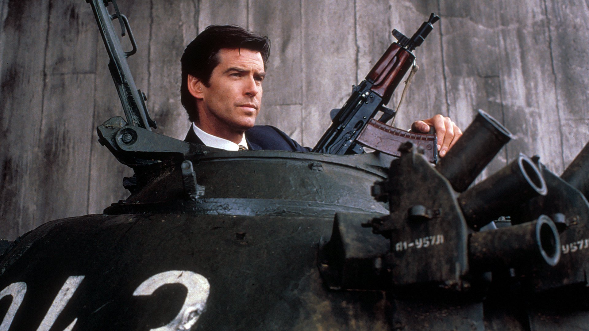 GoldenEye (1995) - Movie Review : Alternate Ending